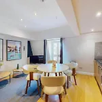 Heart Of London Flat With Balcony