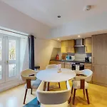 Heart Of London Flat With Balcony