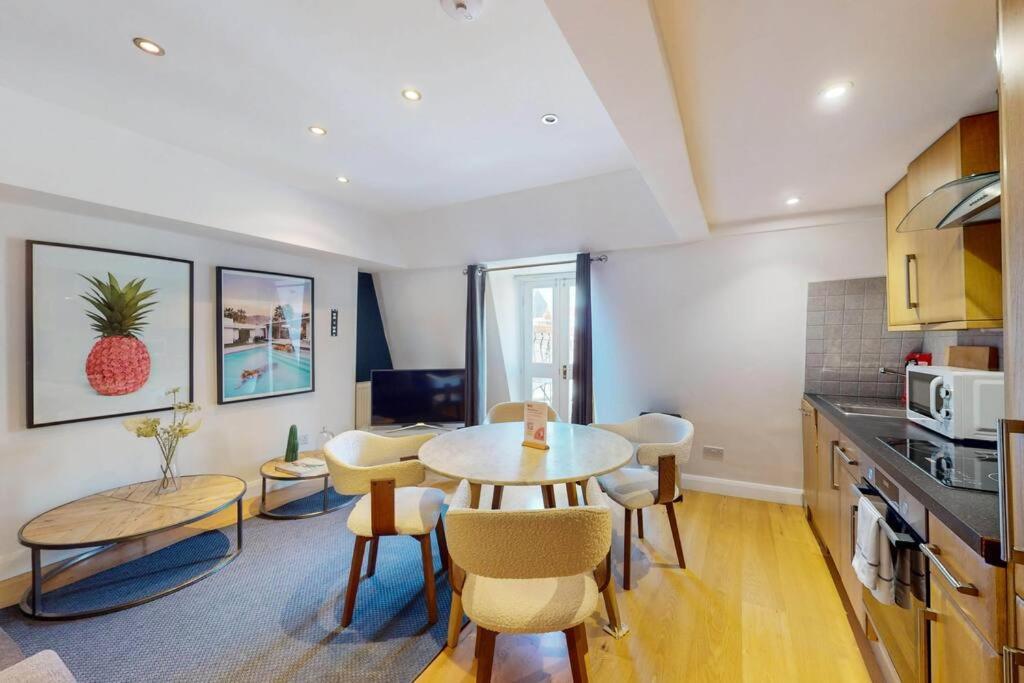 Heart Of Flat With Balcony Apartment