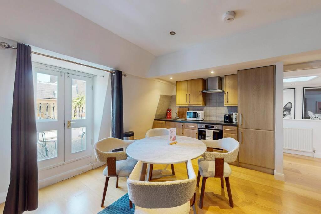 Apartment Heart Of Flat With Balcony *